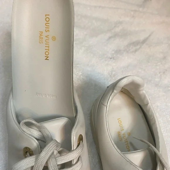 💯 %auth Louis Vuitton White Sneakers with Gold Accents - Picture 3 of 6